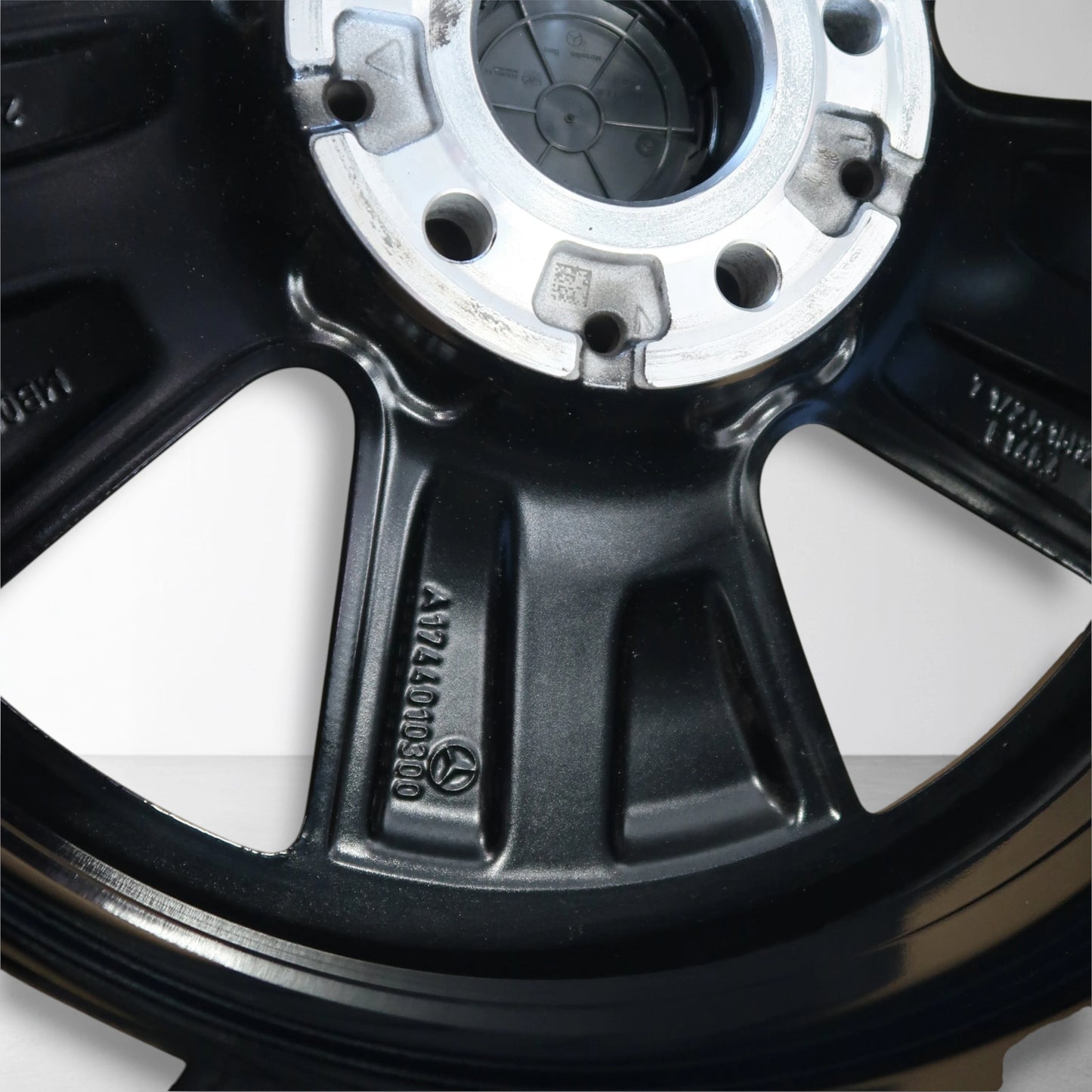 Mercedes CLA EQ X174 18 inch originele velgen A1744010300 | A1744010500