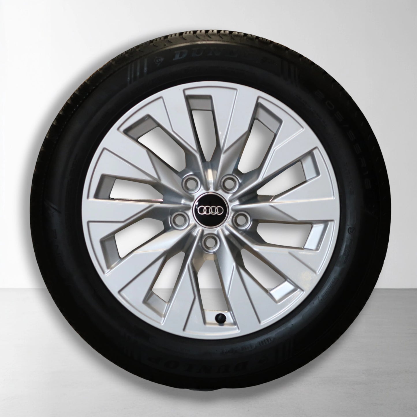 Audi A3 8Y 16 inch originele velgen 8Y0601025T | All Season banden