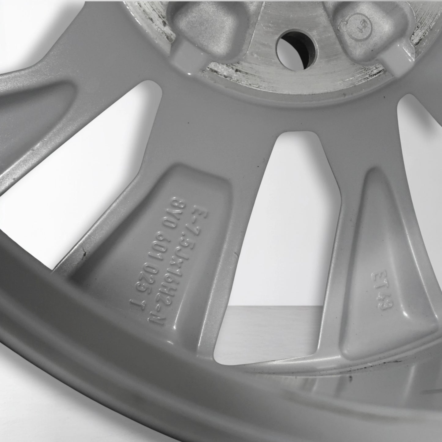 Audi A3 8Y 16 inch originele velgen 8Y0601025T | Winterbanden