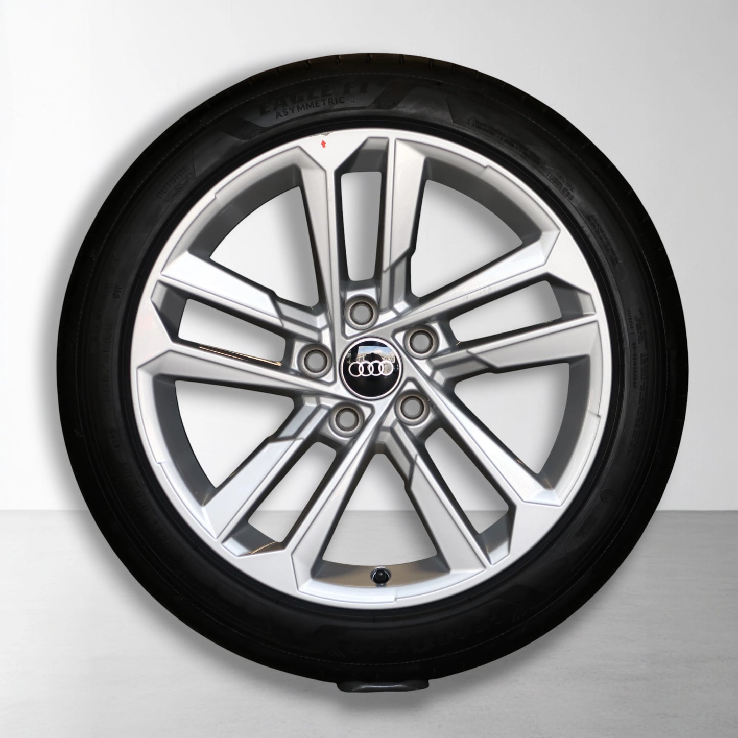 Audi A3 8Y 17 inch originele velgen 8Y0601025E | Zomerbanden