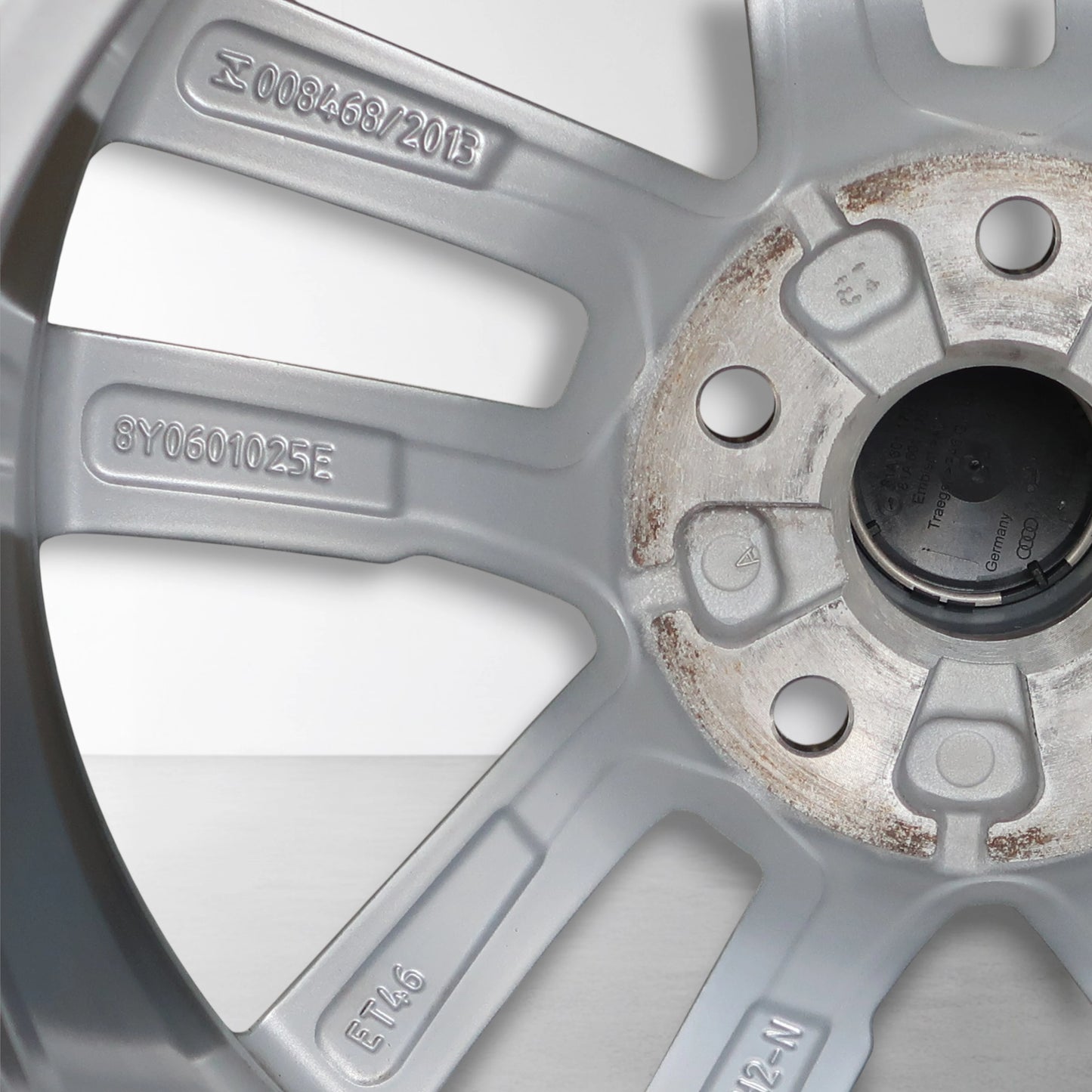 Audi A3 8Y 17 inch originele velgen 8Y0601025E | Zomerbanden
