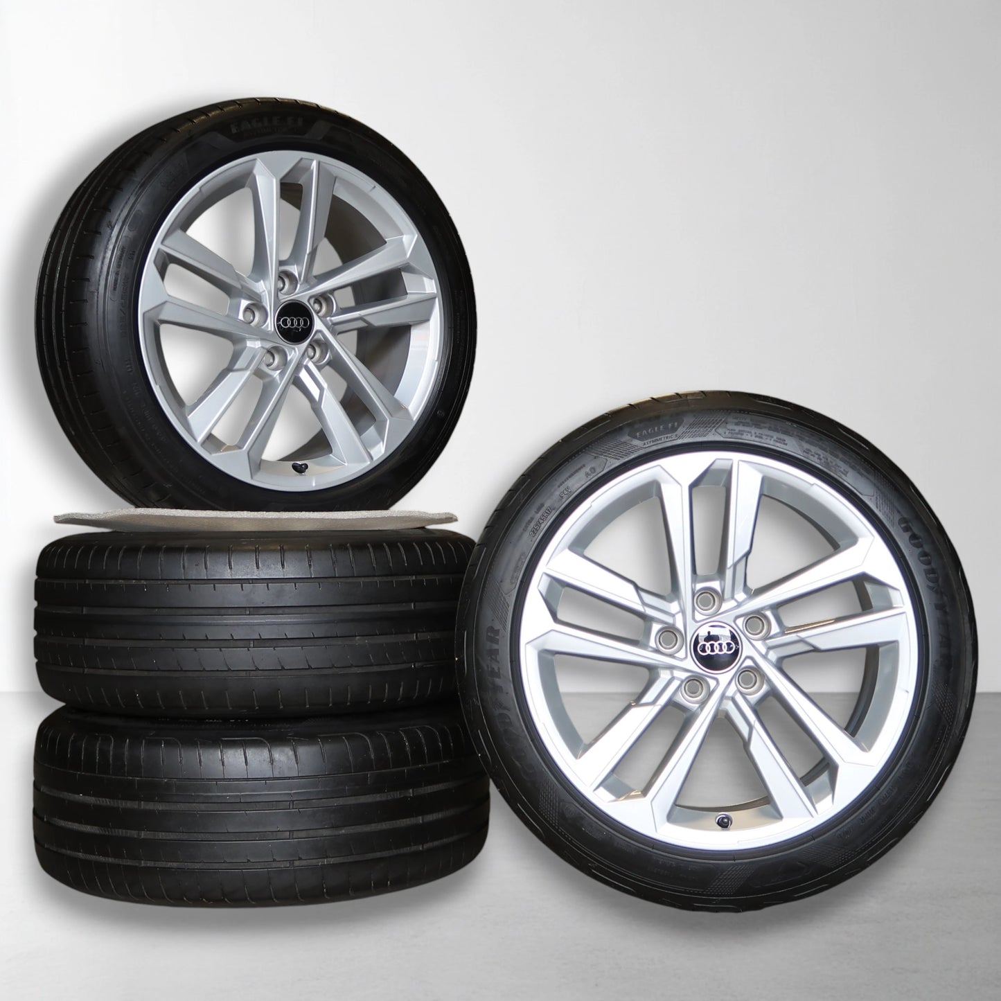Audi A3 8Y 17 inch originele velgen 8Y0601025E | Zomerbanden