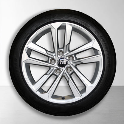 Audi A3 8Y 17 inch originele velgen 8Y0601025E | Zomerbanden