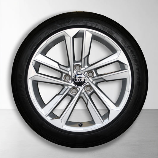 Audi A3 8Y 17 inch originele velgen 8Y0601025E | Zomerbanden