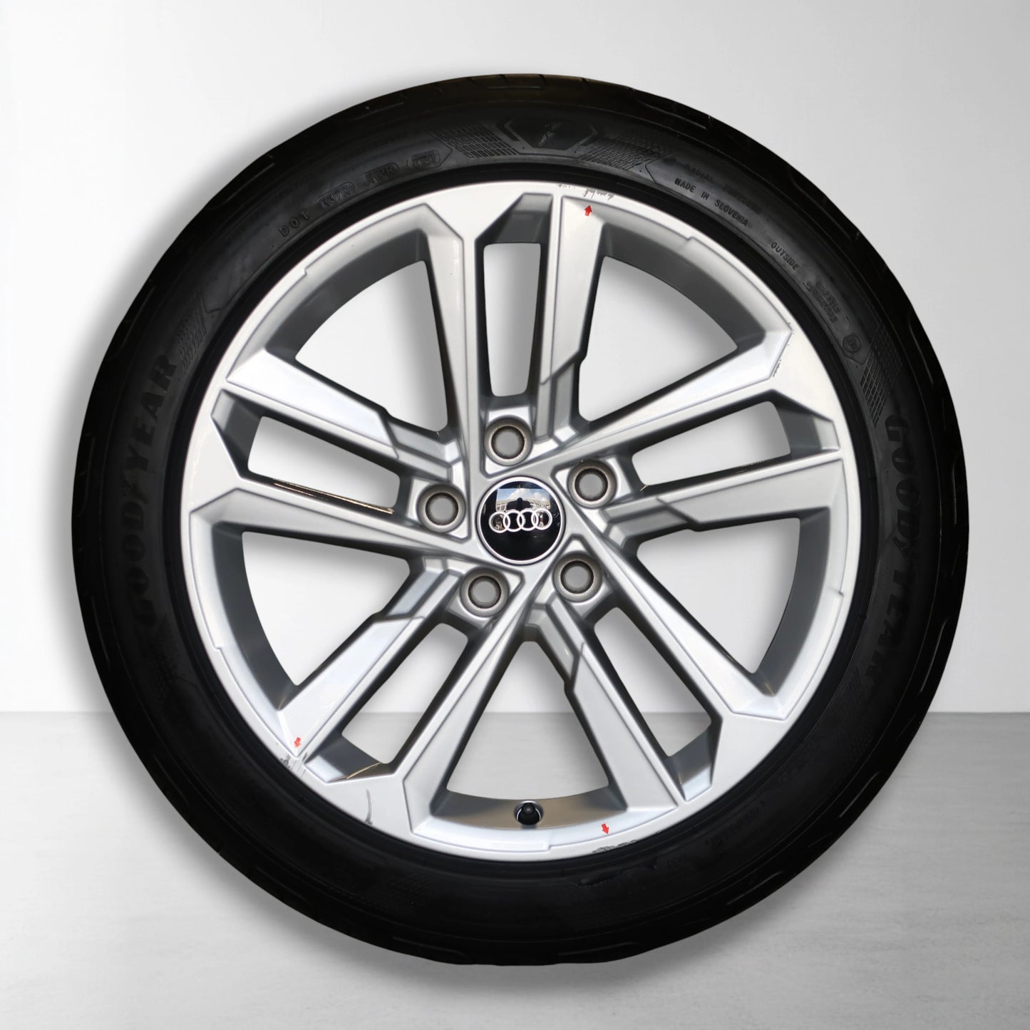 Audi A3 8Y 17 inch originele velgen 8Y0601025E | Zomerbanden