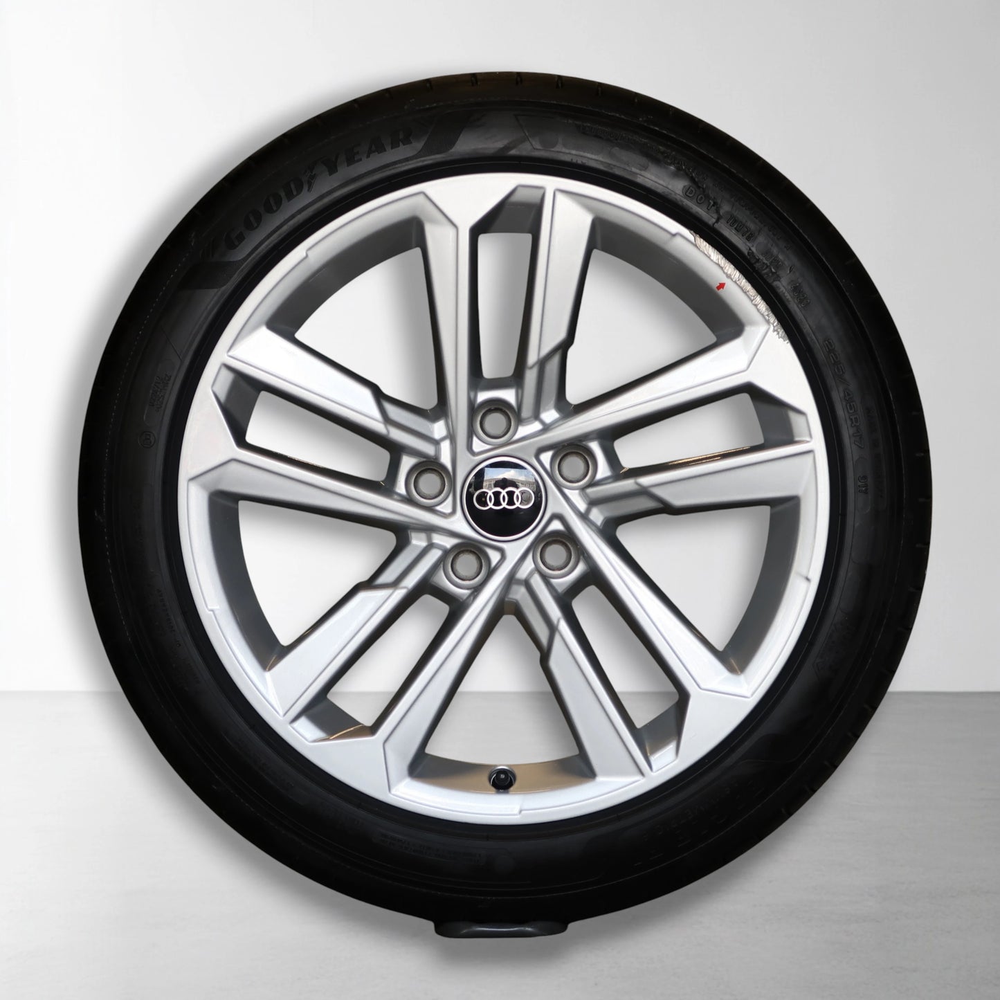 Audi A3 8Y 17 inch originele velgen 8Y0601025E | Zomerbanden
