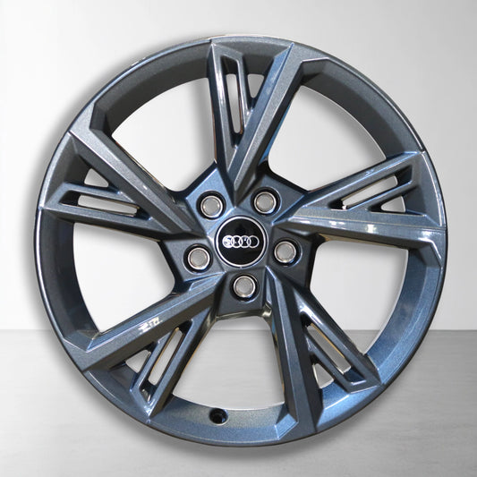 Audi velg met Y-spaakdesign, zwart met zilverkleurige accenten, 18 inch