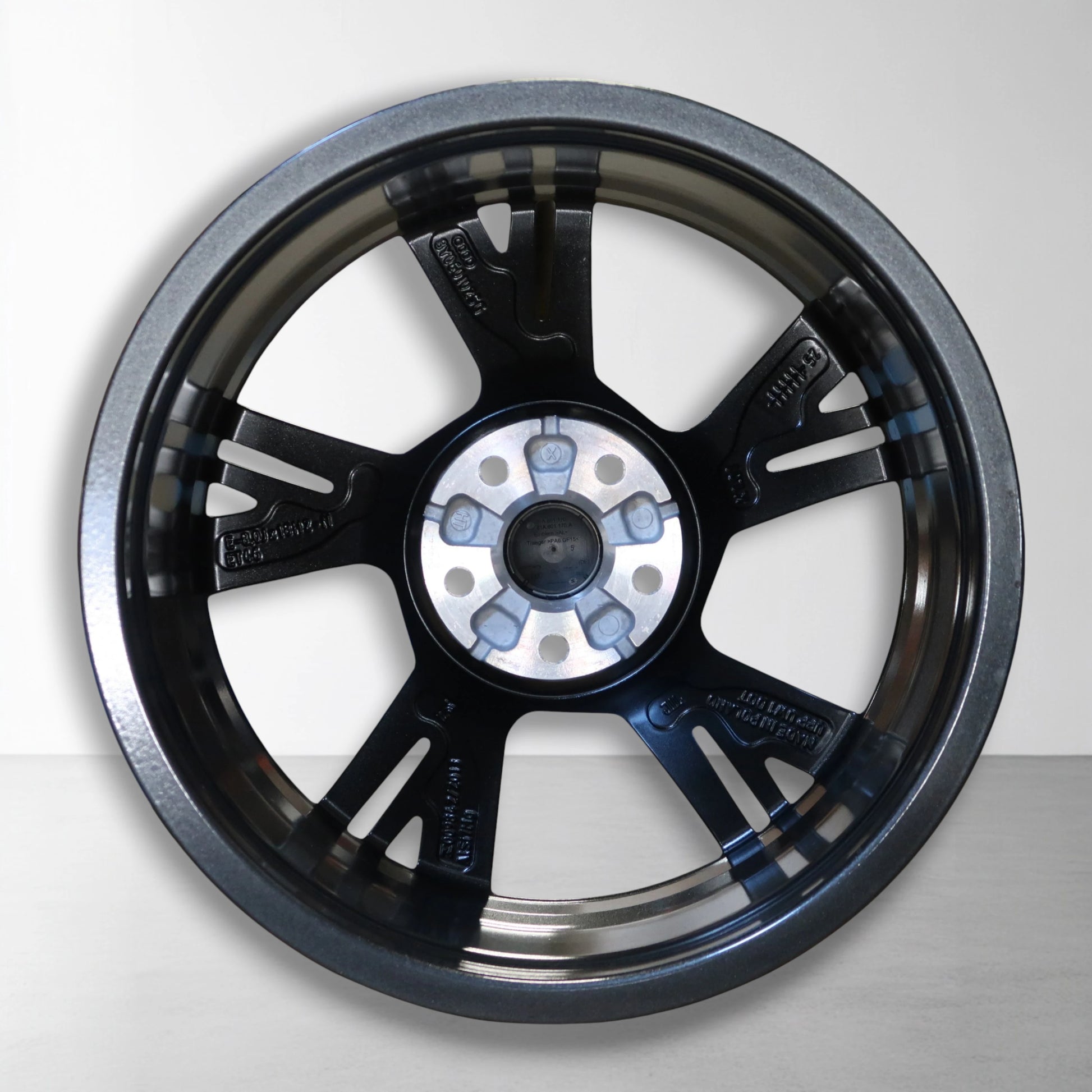 Audi velg achteraanzicht met spaakpatroon, zwart en zilver, 18 inch