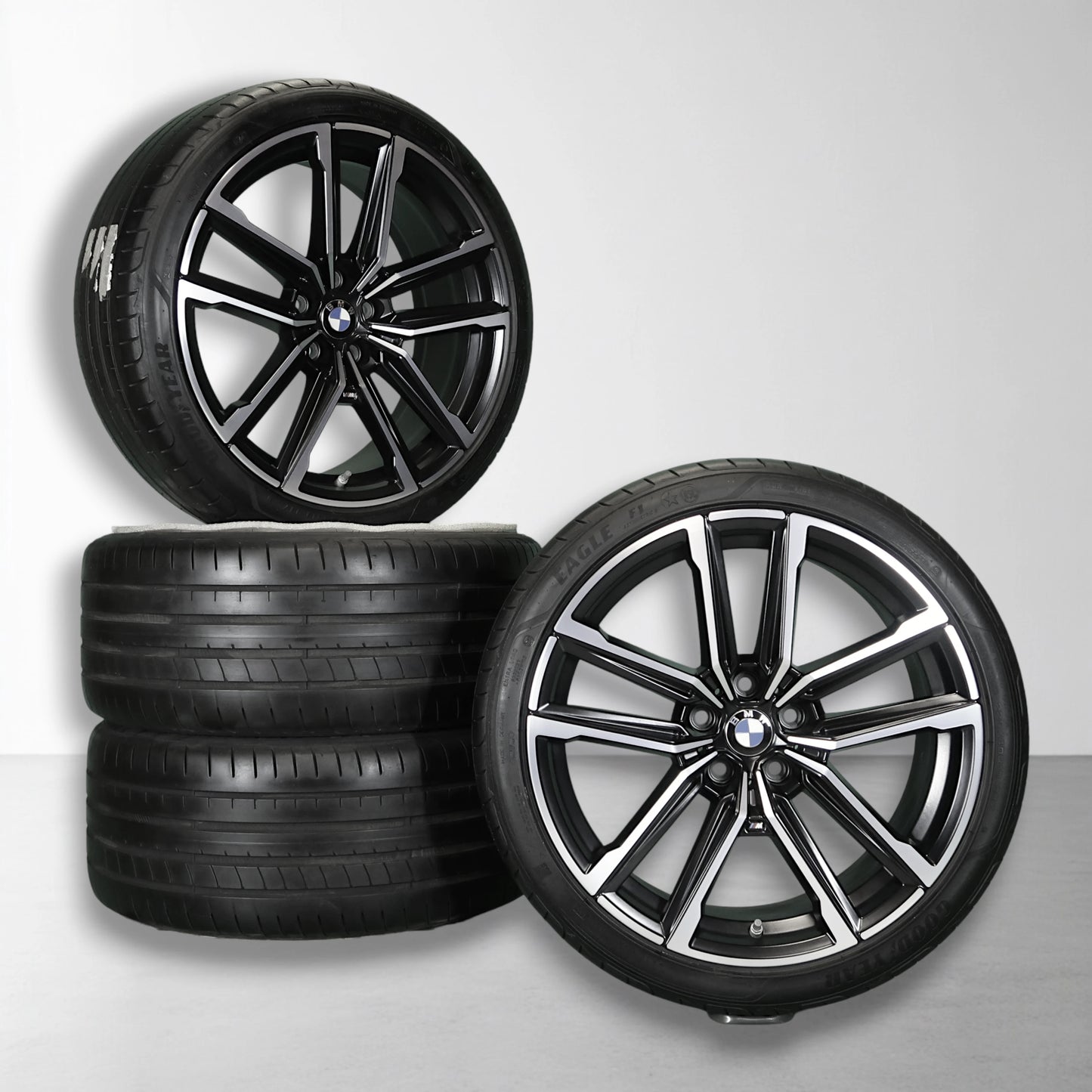BMW velg met banden, zwart-zilver gespaakt, set van twee