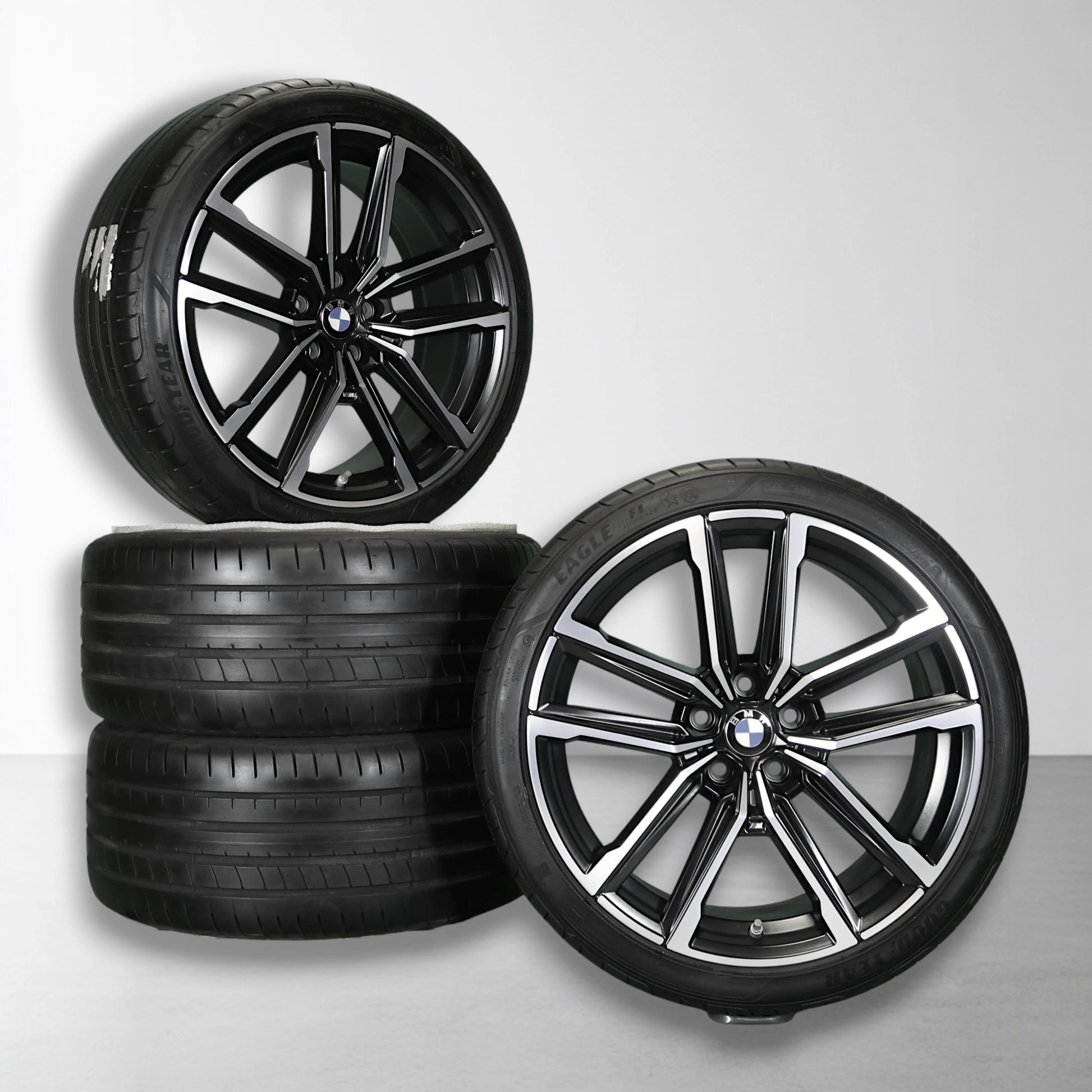 BMW velg met banden, zwart-zilver gespaakt, set van twee