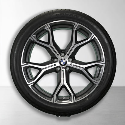 BMW 741M lichtmetalen velg 21 inch met zomerband: vijf-spaaks design, close-up