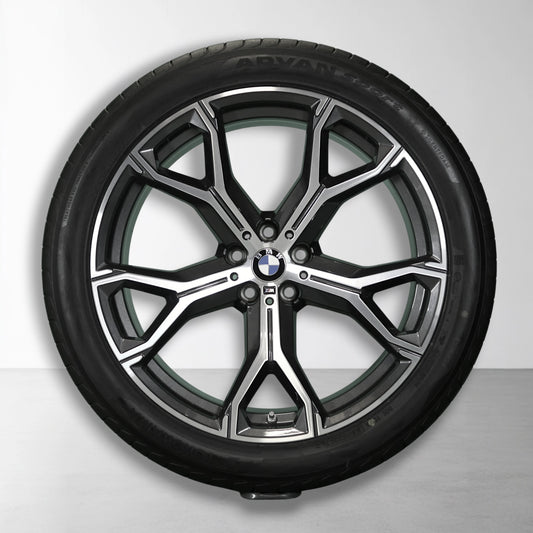 BMW 741M lichtmetalen velg 21 inch met zomerband: vijf-spaaks design, close-up