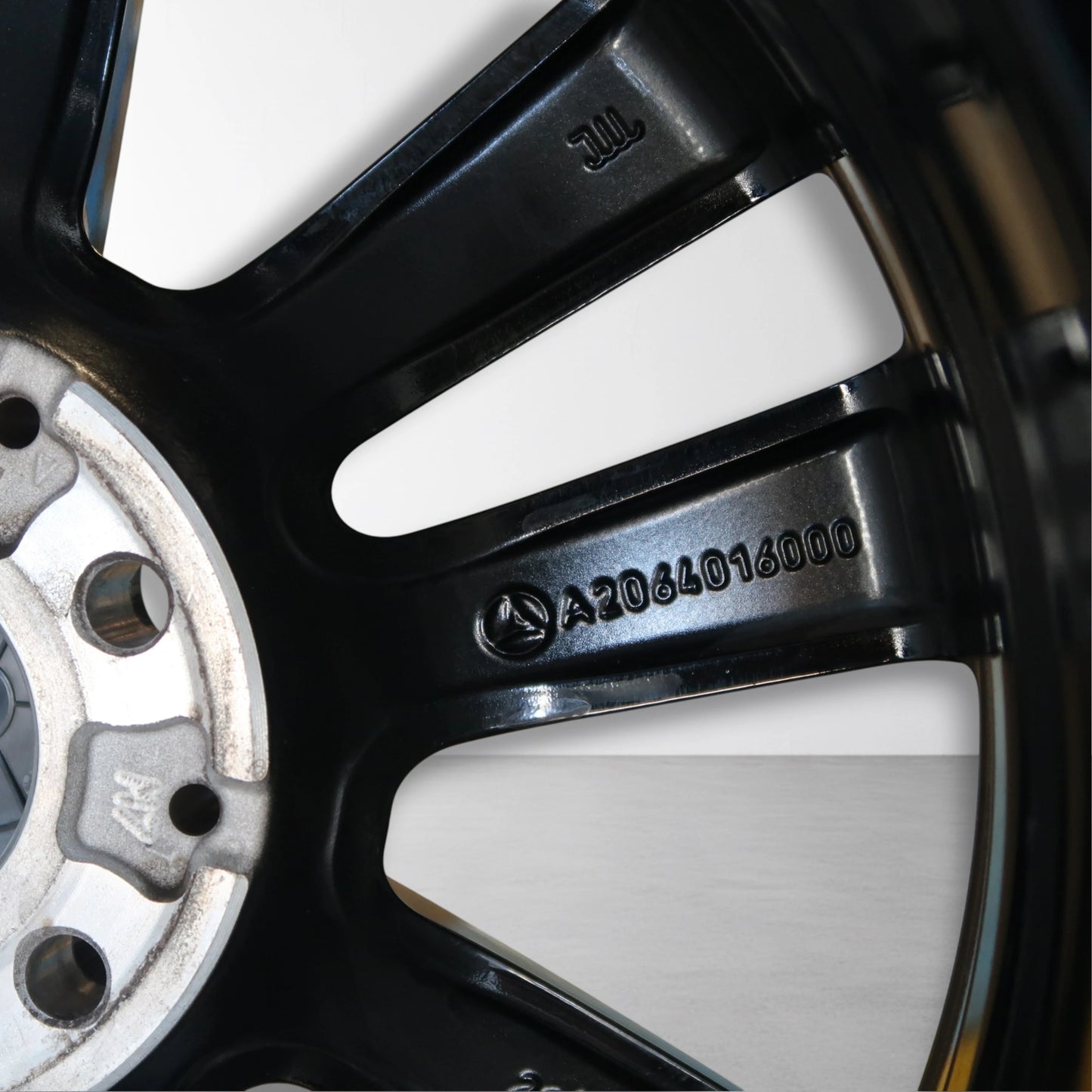Mercedes C Klasse W206 17 inch originele velgen A2064016000 | A2064016100 | Winterbanden