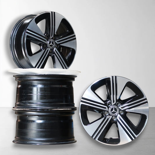 18 inch lichtmetalen velg, zwart met zilveren spaken en Mercedes-embleem