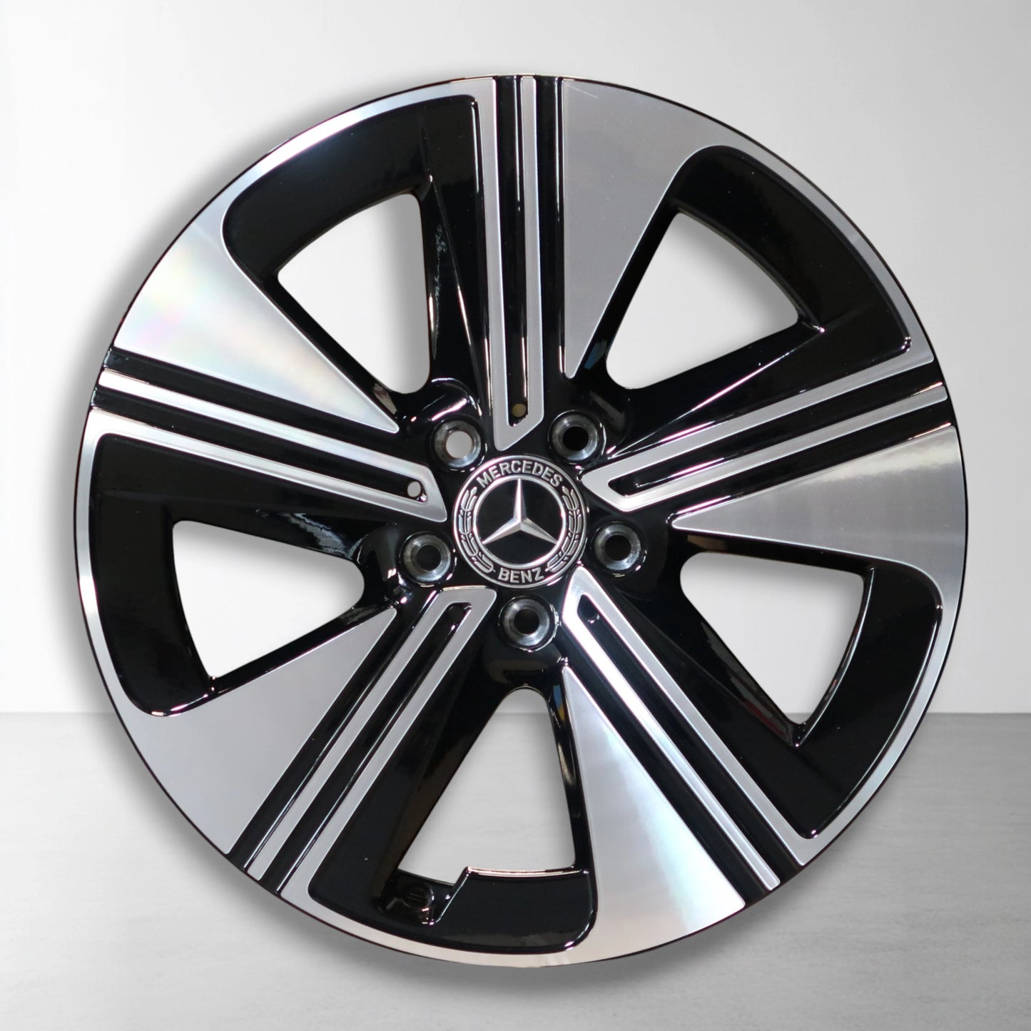 Mercedes CLA EQ X174 18 inch originele velgen A1744010300 | A1744010500