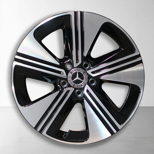 Mercedes velg 18 inch met zwart-zilveren multi-spaken en centraal Mercedes-logo