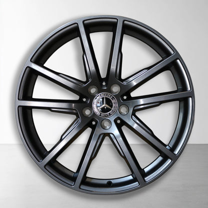 Mercedes-Benz 19 inch velg, matzwart met zilveren spaken en naaflogo.