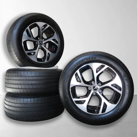 18 inch velgen met zomerbanden, zwart met zilverkleurige spaken (2 stuks)