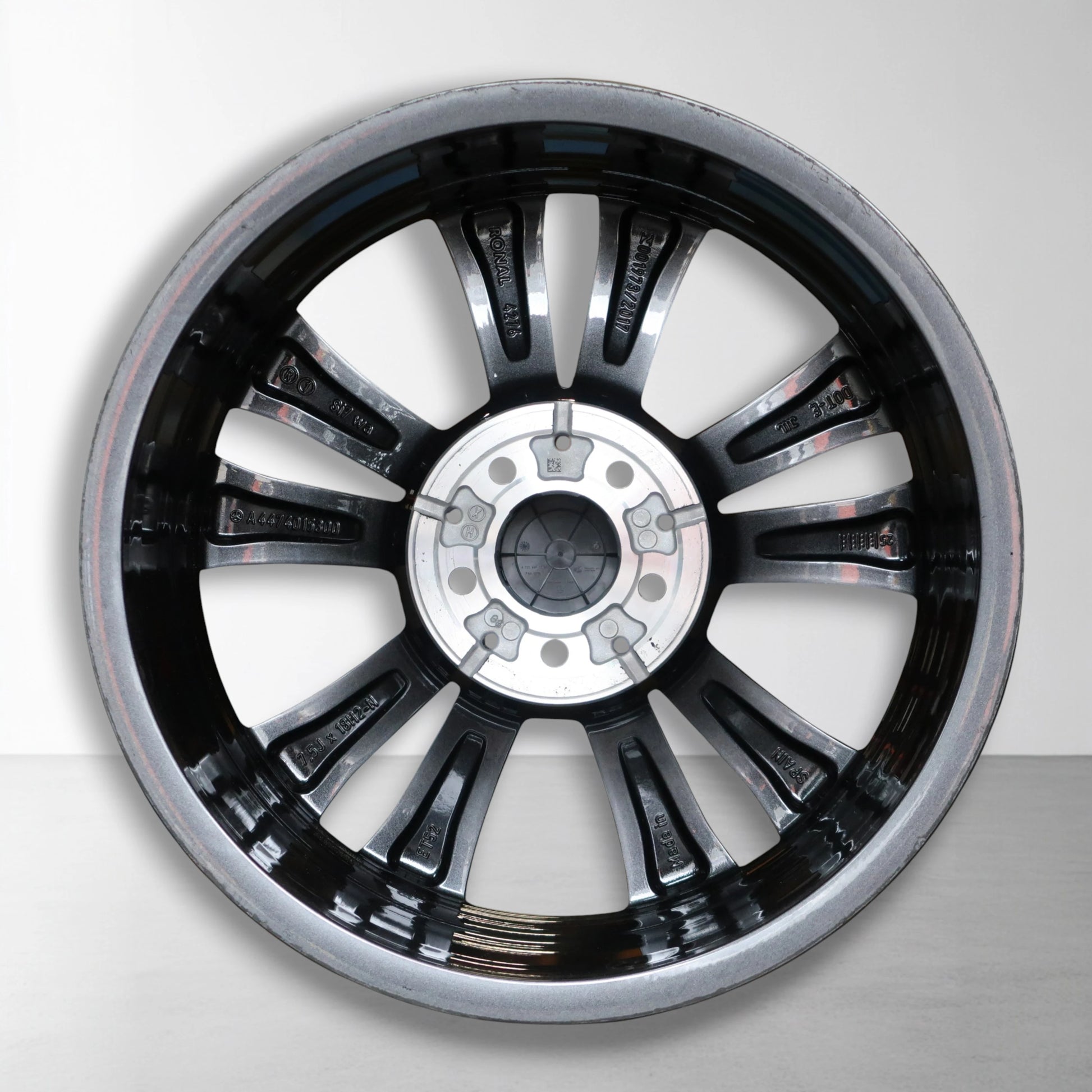 Wiel met lichtmetalen velg, zwart-zilver gespaakt design, met band