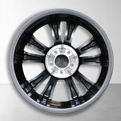 Wiel met lichtmetalen velg, zwart-zilver gespaakt design, met band