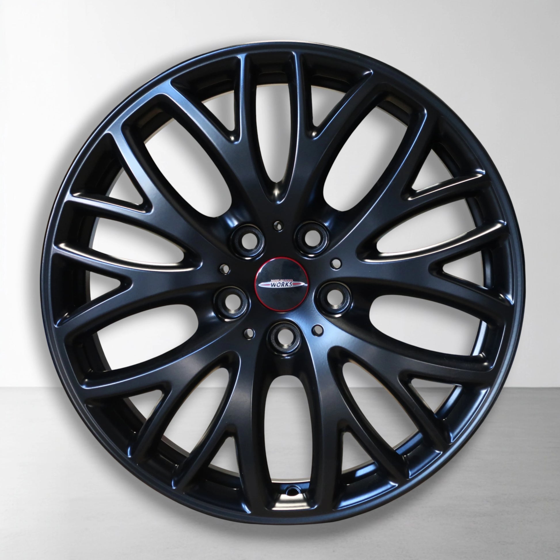 Enkele lichtmetalen velg met cross-spoke spaken, donkerblauw en zwart