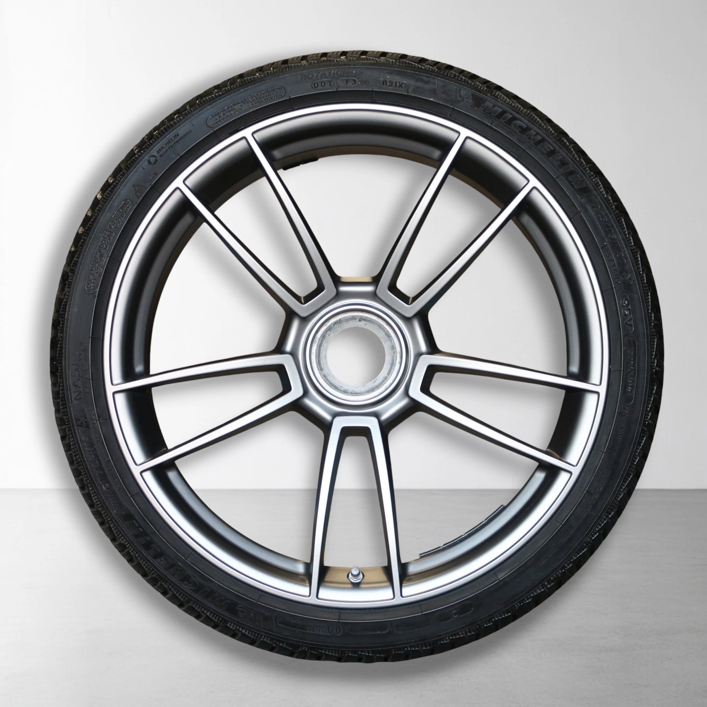 Porsche 911 992 Turbo (S) 20 & 21 inch originele velgen 992601025AB | 992601025AC | Winterbanden