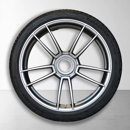 Porsche 911 992 Turbo (S) 20 & 21 inch originele velgen 992601025AB | 992601025AC | Winterbanden