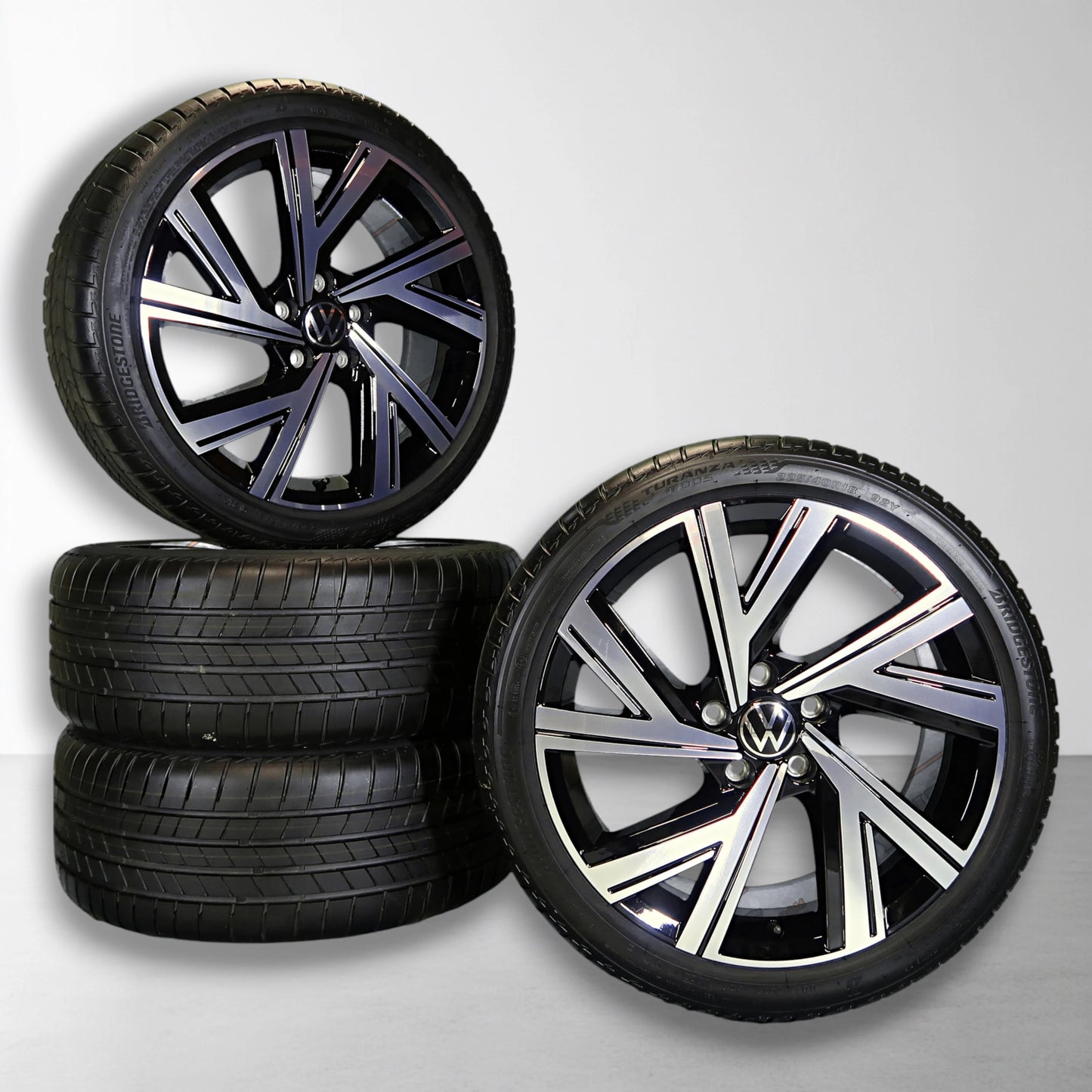 Volkswagen Golf 8 Bergamo 18 inch originele velgen 5H0601025AB / AE | Zomerbanden