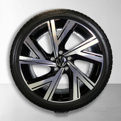 Volkswagen Golf 8 Bergamo 18 inch originele velgen 5H0601025AB / AE | Zomerbanden