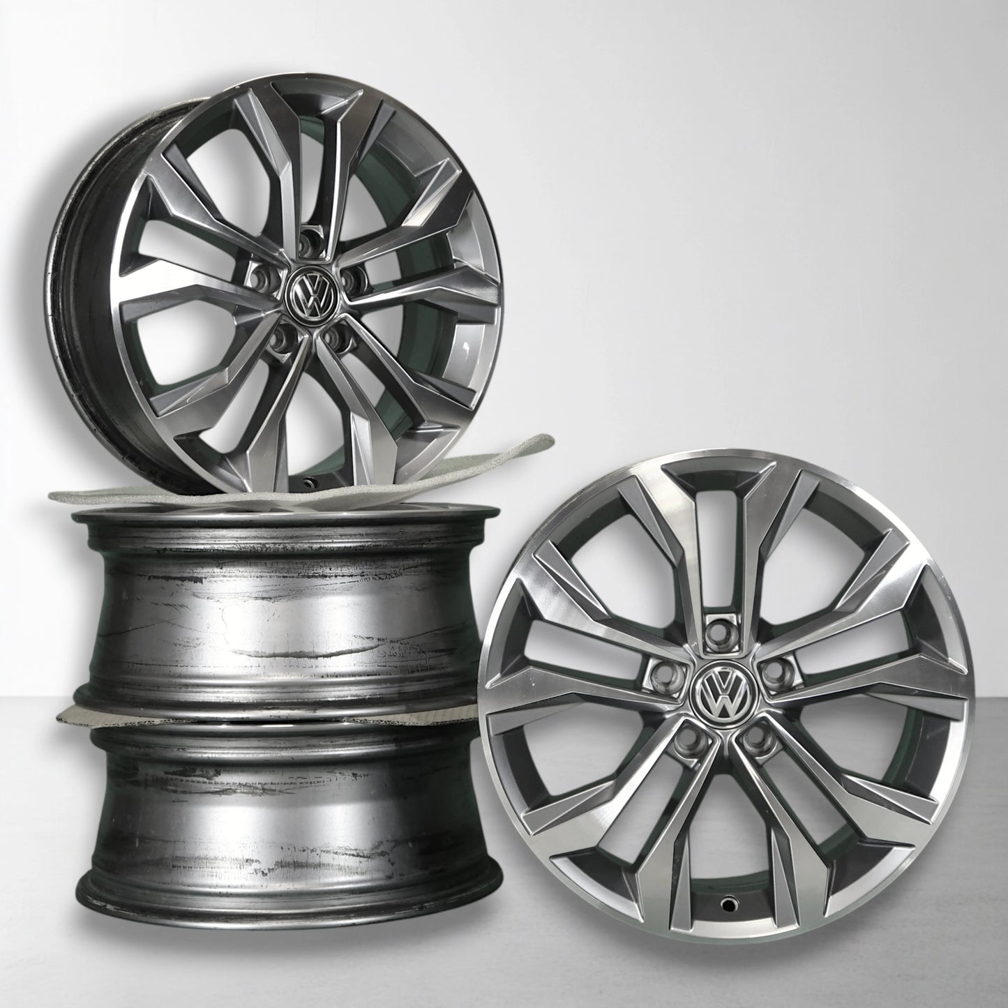17 inch lichtmetalen velg, tweekleurig zilver/zwart met VW-logo