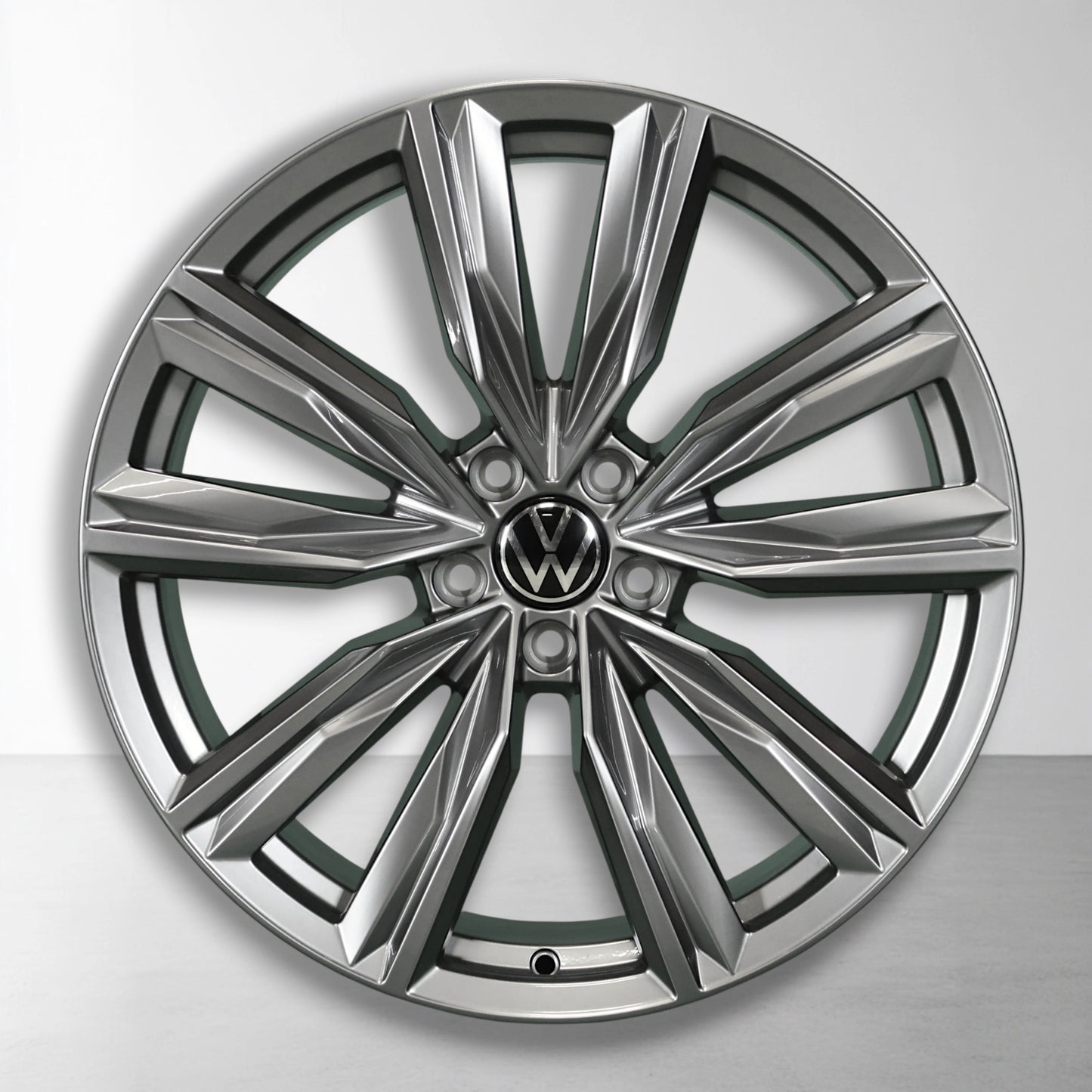 Volkswagen originele 20-inch lichtmetalen velg, zwart-zilver multi-spaak, vooraanzicht