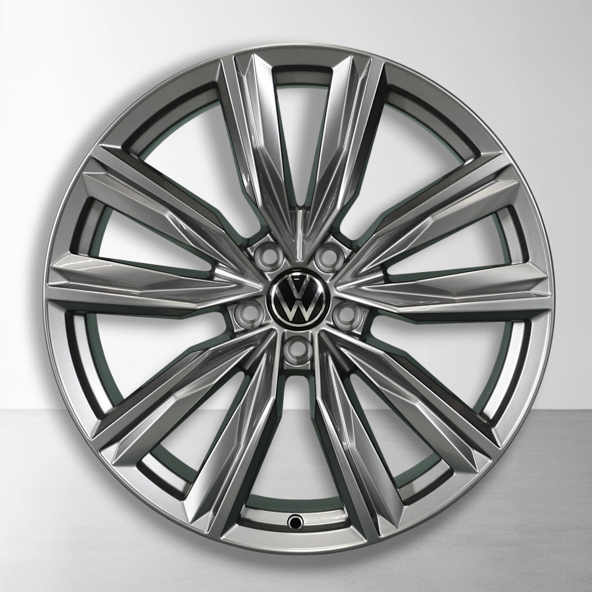 Volkswagen originele 20-inch lichtmetalen velg, zwart-zilver multi-spaak, vooraanzicht