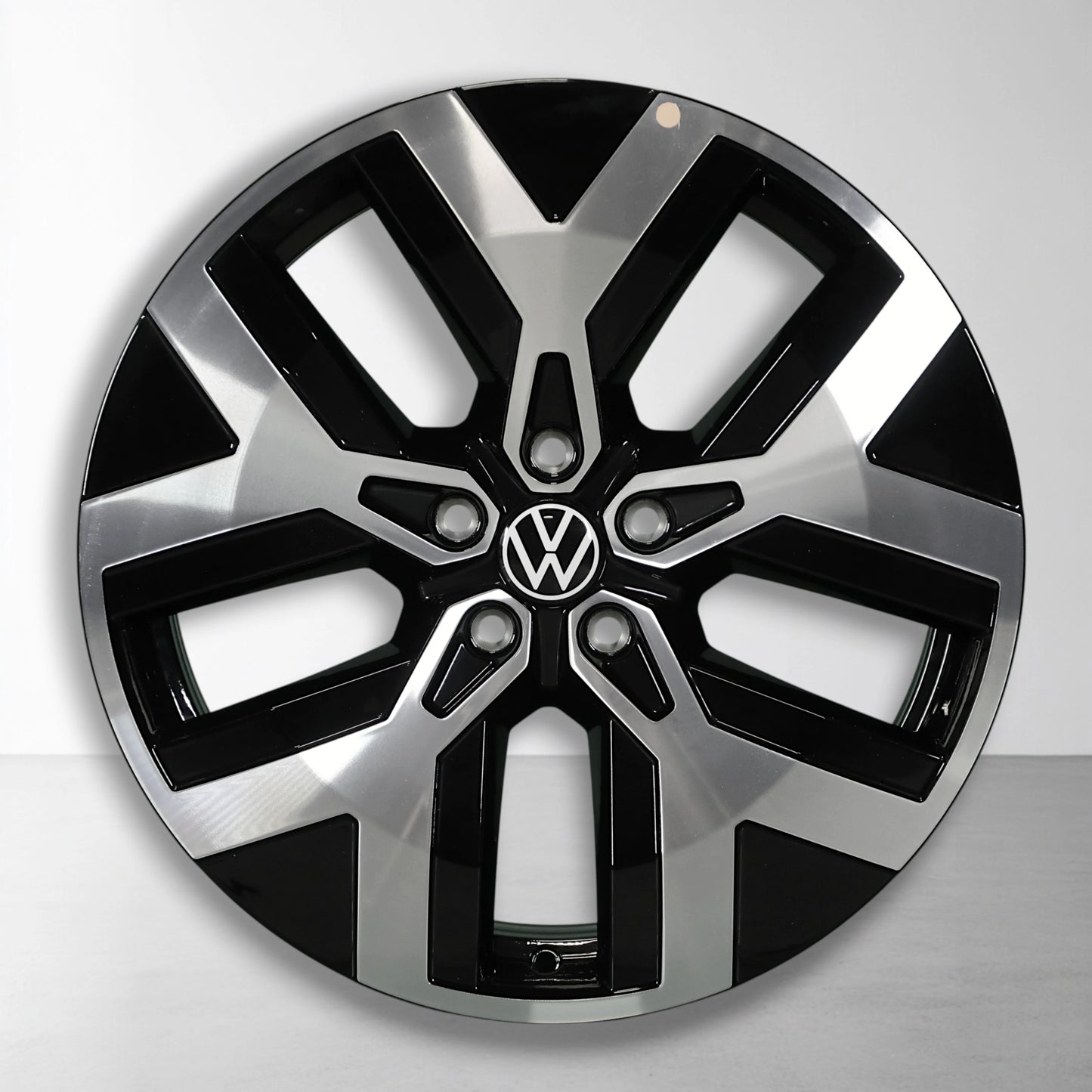 Originele 19-inch Volkswagen velg met VW-embleem, zwart-zilver, dubbele 5-spaken