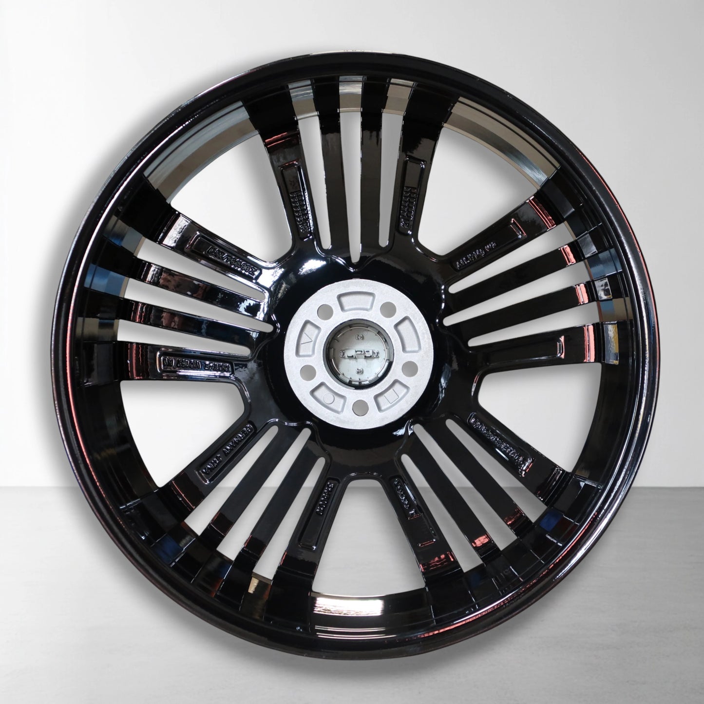 Originele 21 inch lichtmetalen velg, zwarte velg met zilveren spaken en naaf